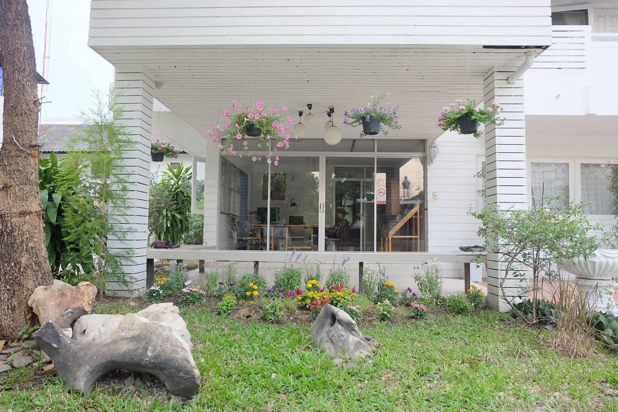 Udee Cozy Bed & Breakfast Csiangmaj Kültér fotó